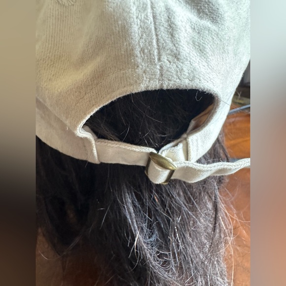 Sportsman Beige Cap with Green Leaf Design - Picture 2 of 3